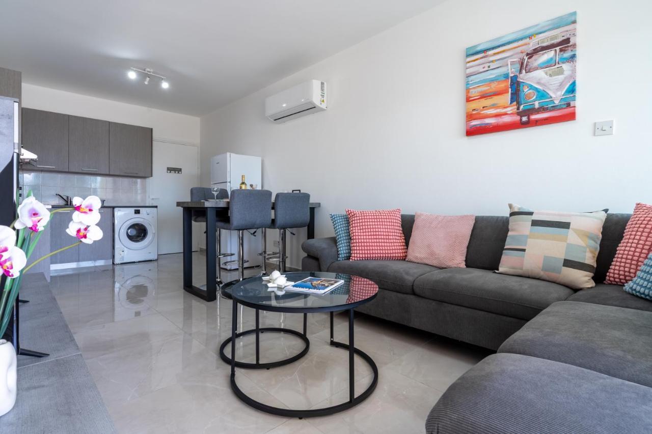 Andrea 3-Bedroom Apt In Mackenzie Larnaca Exteriör bild