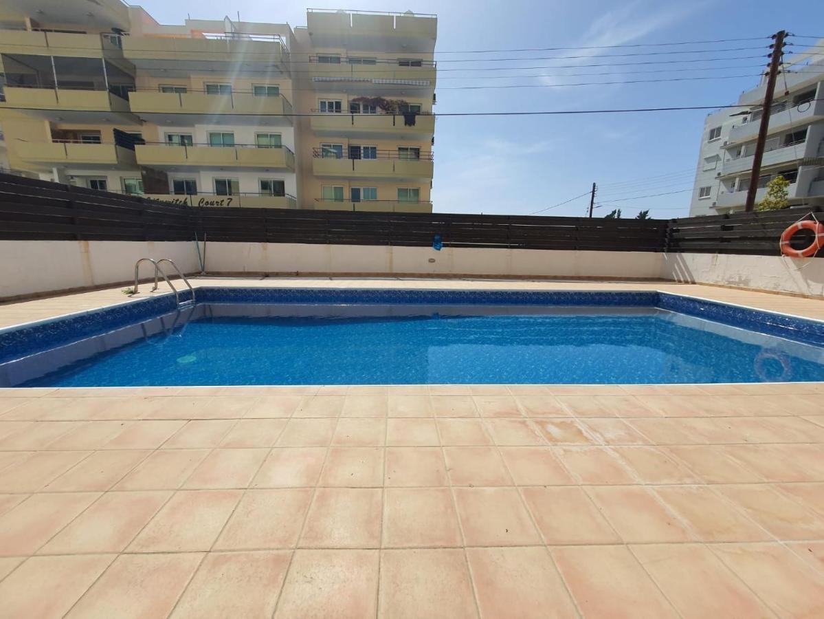 Andrea 3-Bedroom Apt In Mackenzie Larnaca Exteriör bild